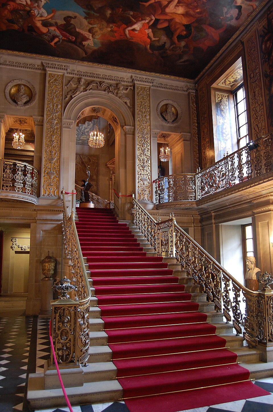 960px-Chatsworth_main_hallway.jpg