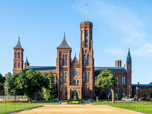 Smithsonian_Institution_Building.jpg