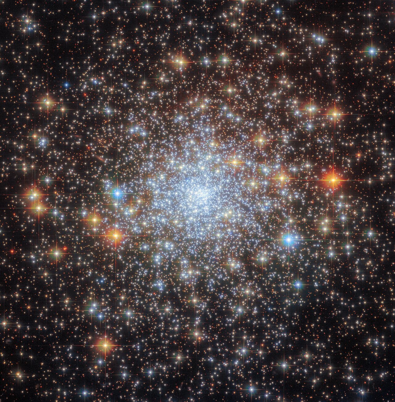 hubble_ngc6652_potw2331a_sm.jpg