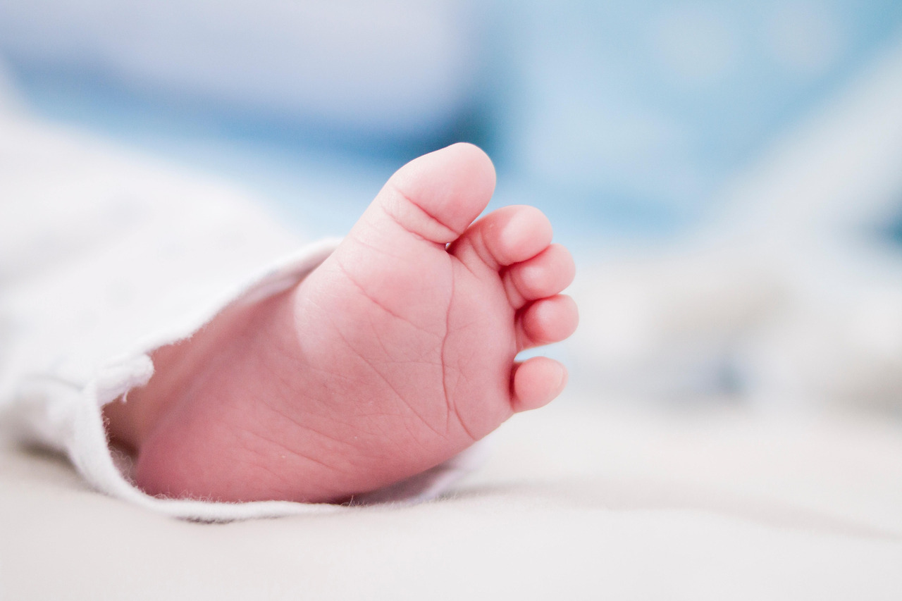 shallow-focus-shot-toe-newborn-baby.jpg