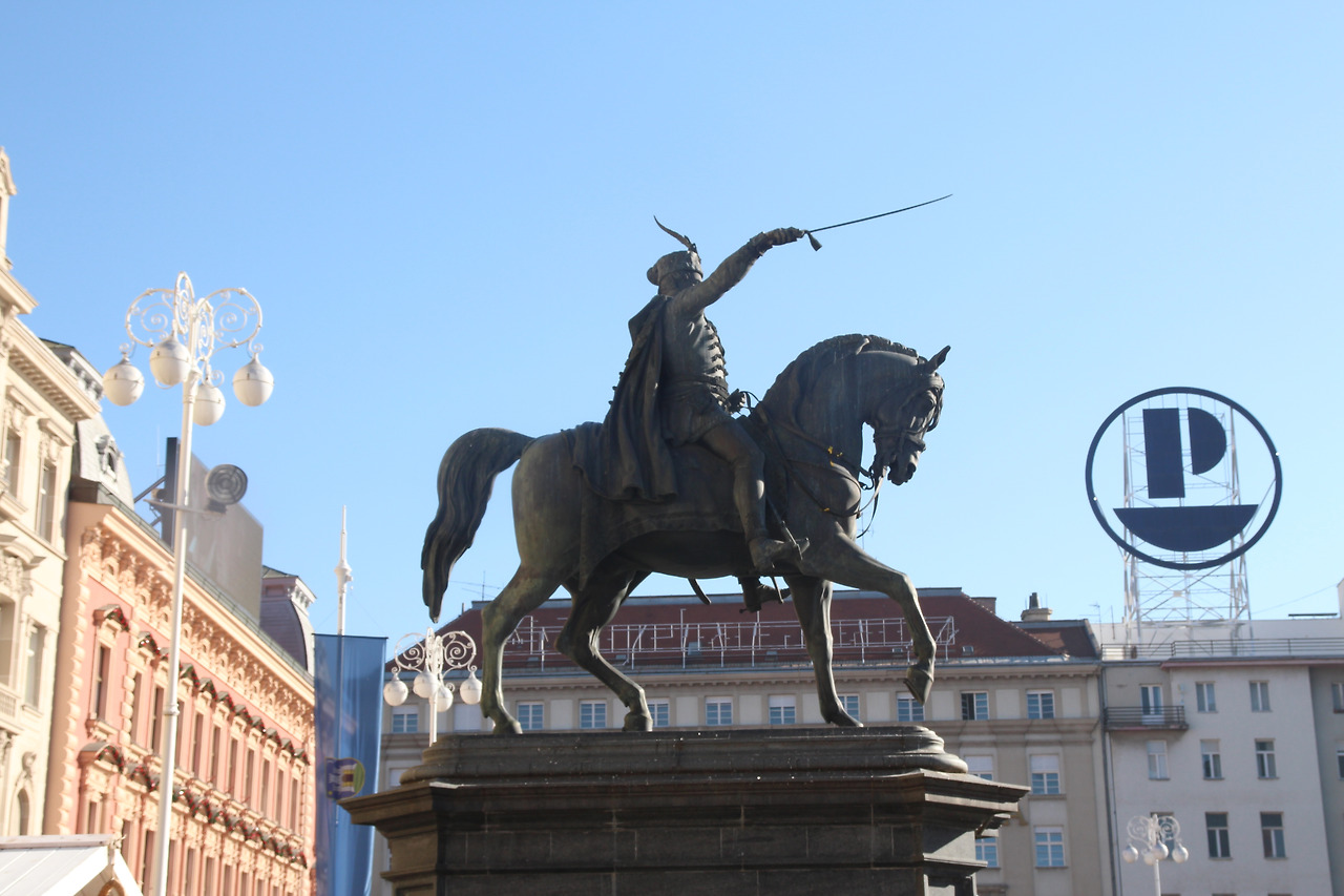 61.크로아티아 옐라취치동상.jpg