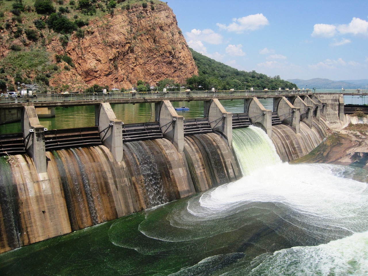 dam-209757_1280.jpg