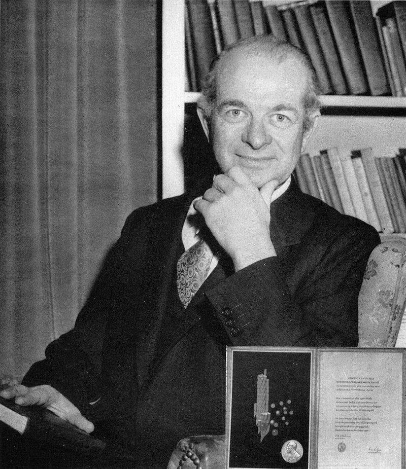 800px-Linus_Pauling_1955a.jpg
