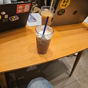 홍대 학생들 인터뷰 자리.jpg