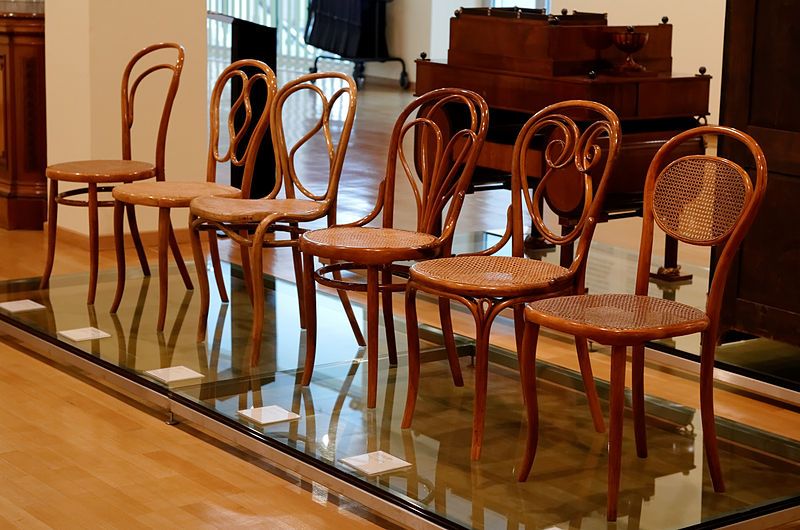 800px-Thonet_chairs_Wien_museum_Karlplatz.jpg
