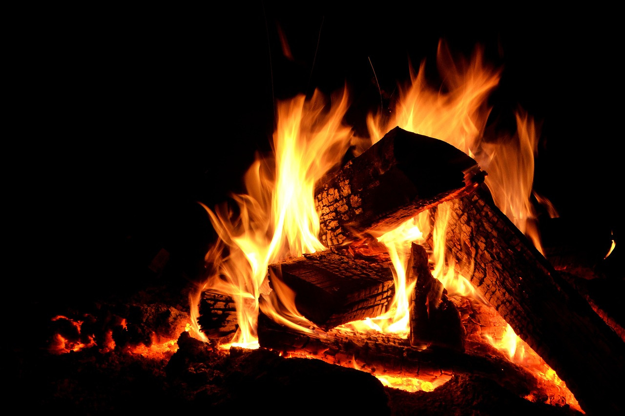 campfire-5176411_1280.jpg