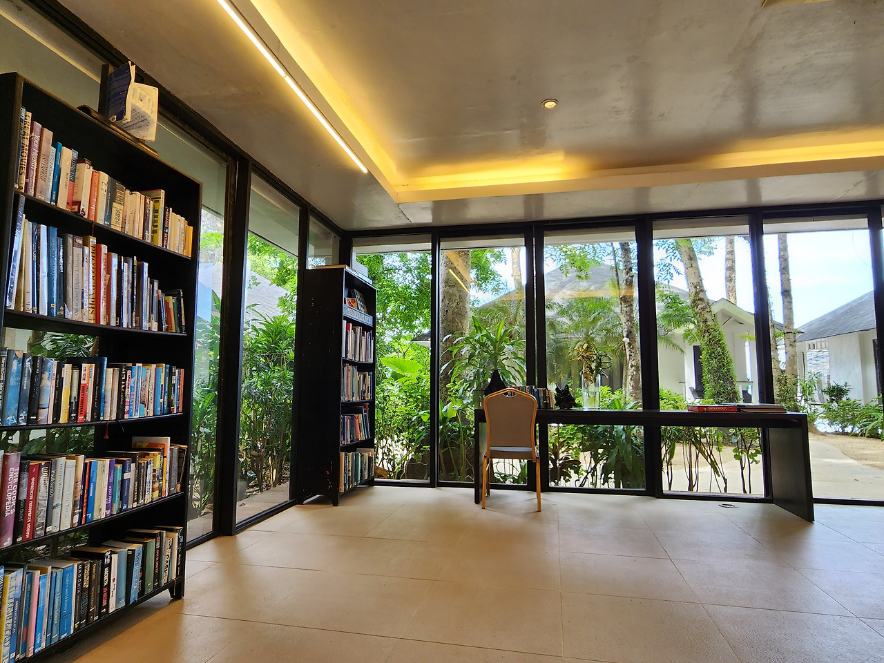 1도서관 폰사진.jpg