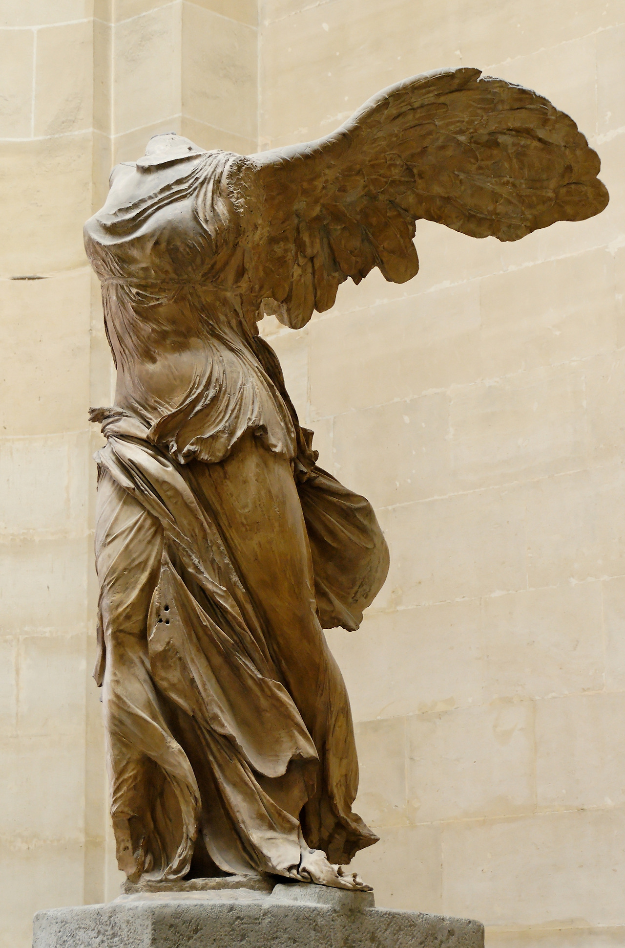 Nike_of_Samothrake_Louvre_Ma2369_n4.jpg