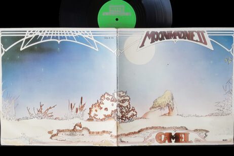 Camel-Moonmadness-TXSR115-NZ-ROCKSTUFF-Vinyl-462x308.jpg