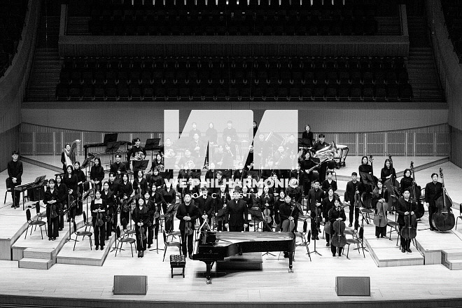 WE필하모닉 오케스트라 - 흑백.jpg