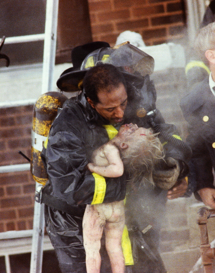 생명을 불어 넣다 - Photograph courtesy Ron Olshwanger.jpg