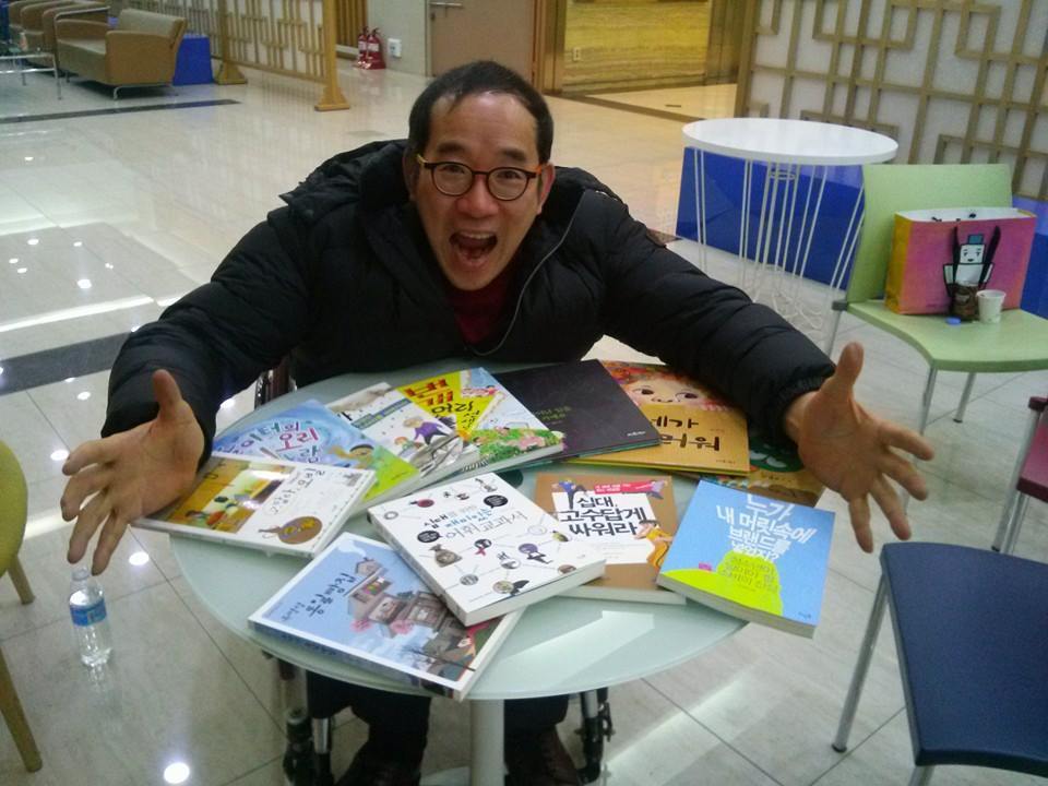 웃은작가님.jpg