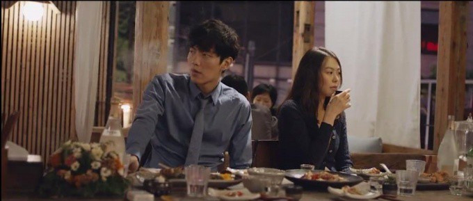 어색한 두 사람.jpg