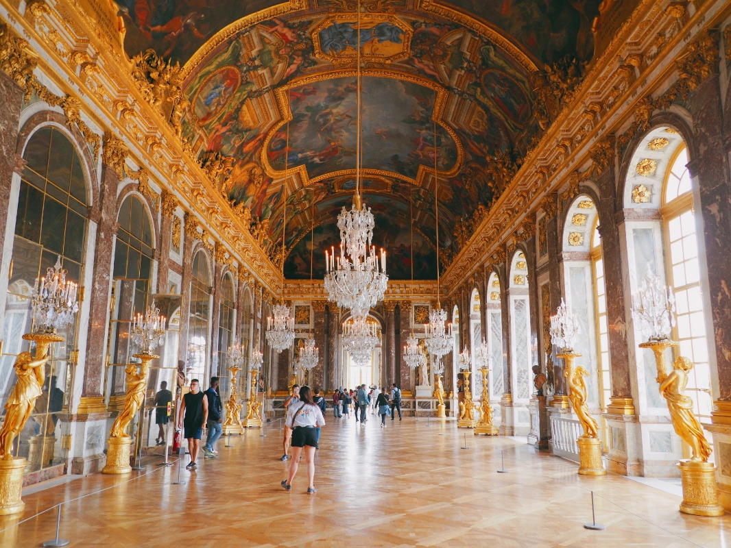 베르사유 궁전 내부_스투비.jpg