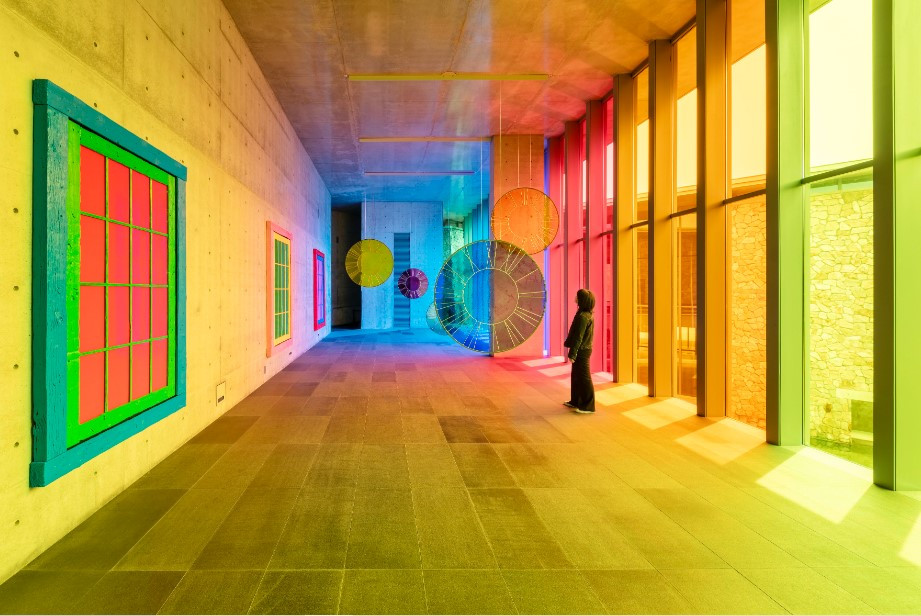 시계 창문 사랑은 우리를 만든다 우고 론디노네.jpg