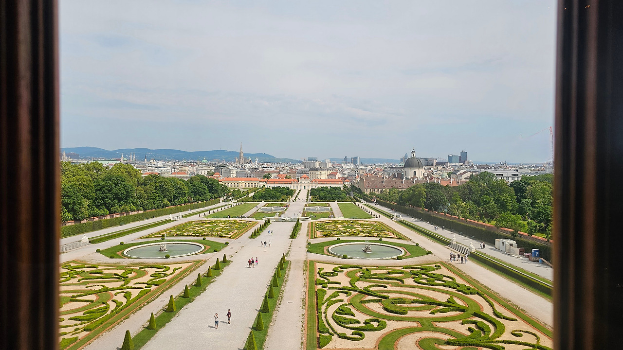 벨베데레 정원 전경.jpg