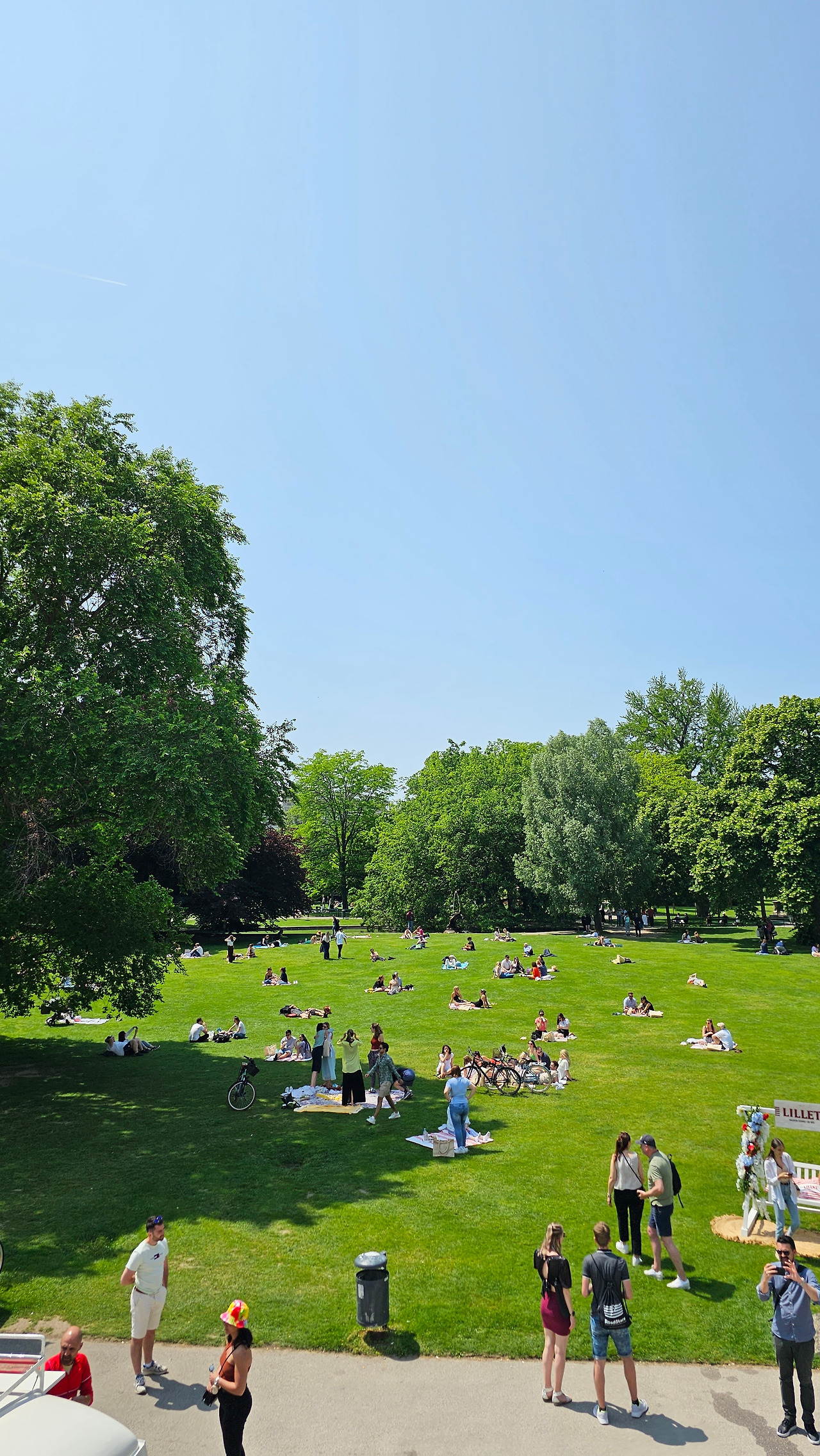 왕궁정원 잔디밭.jpg