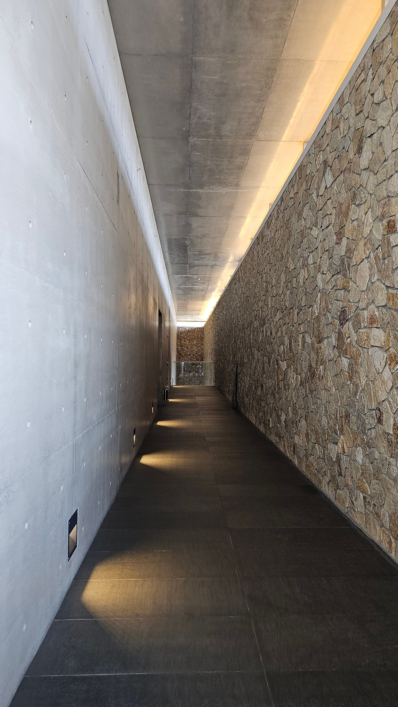 콘크리트와 파주석.jpg