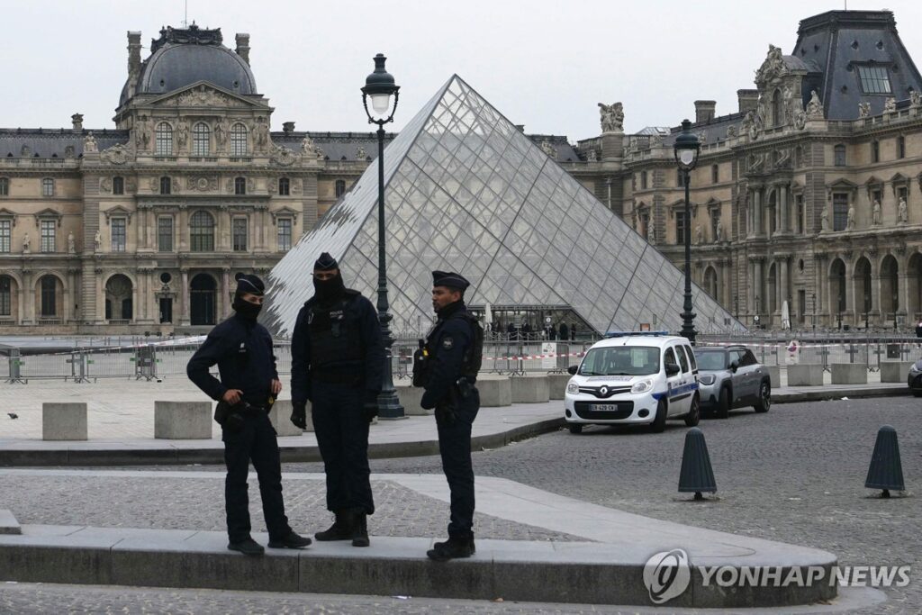 Paris-museum-theft-3-1024x683.jpg