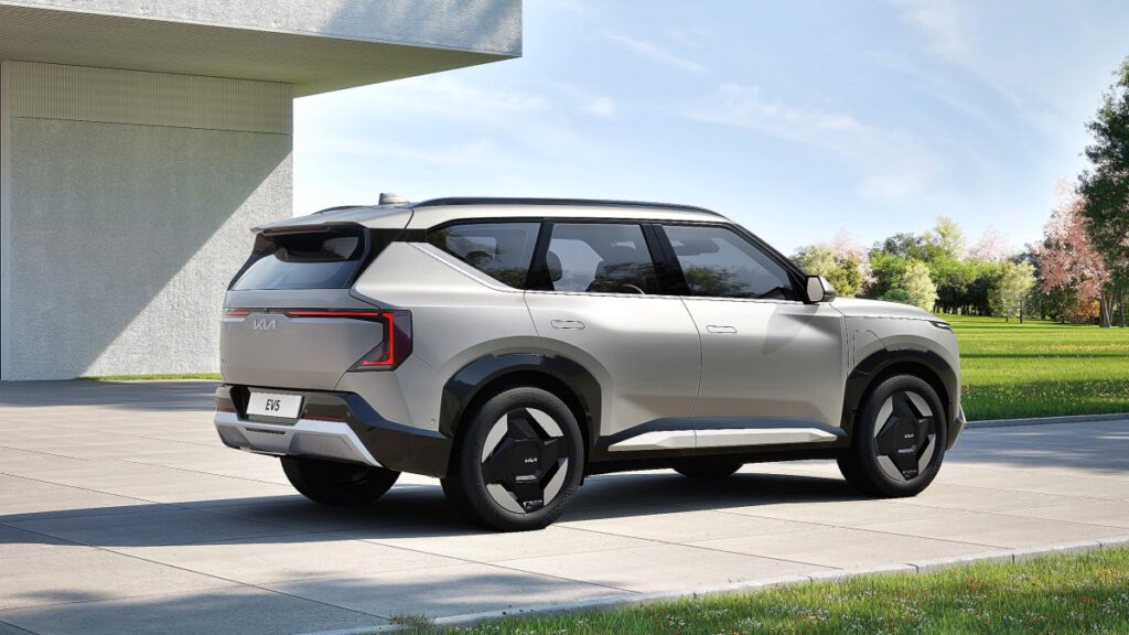 Kia-Electric-SUV-EV5-Interior-and-Exterior-Design-Revealed-1-1024x576.jpg