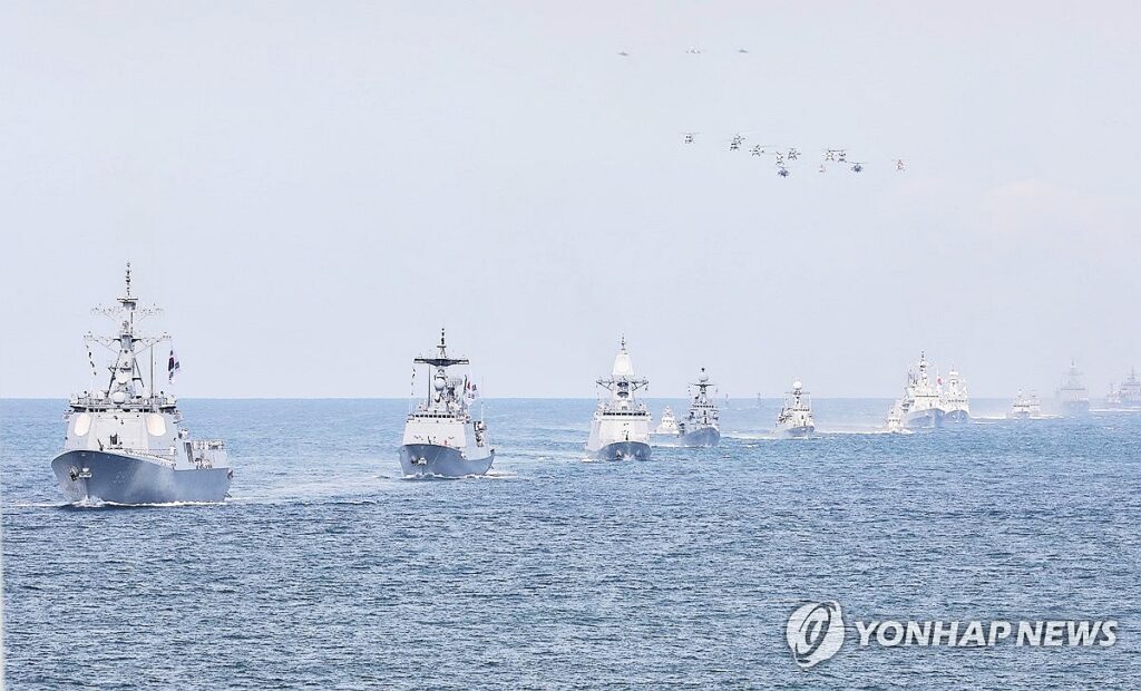South-Koreas-Navy-Showed-Off-Its-Power-at-the-Fleet-Review002-1024x620.jpg