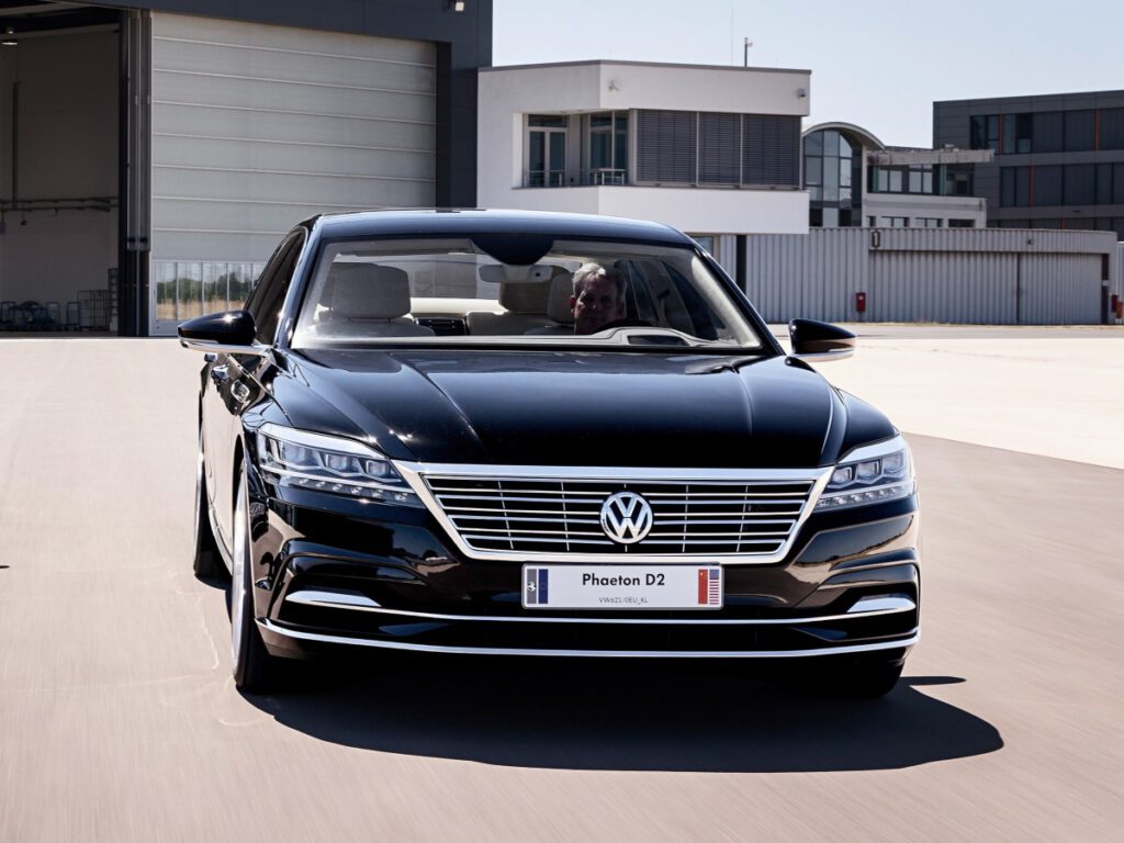 Volkswagen-Phaeton-revival-official-6-1024x768.jpg