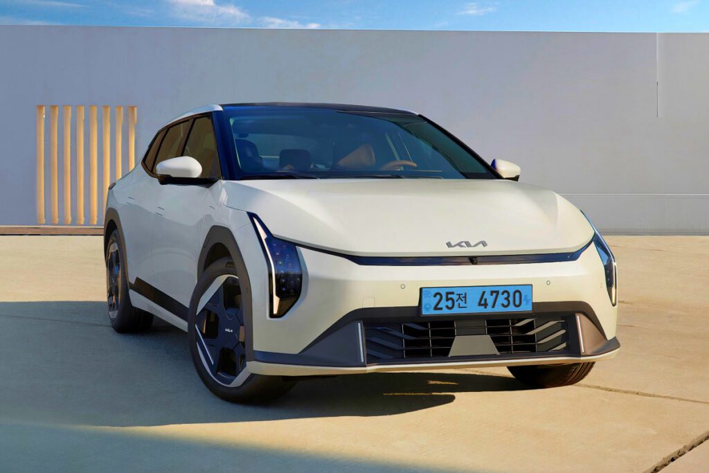 Kia-EV4-contracts-open-2-1024x683.jpg