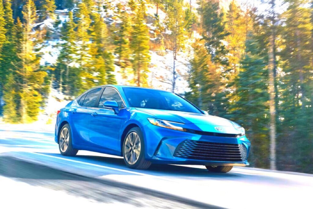toyota-camry-hybrid-2025-1-1024x683.jpg