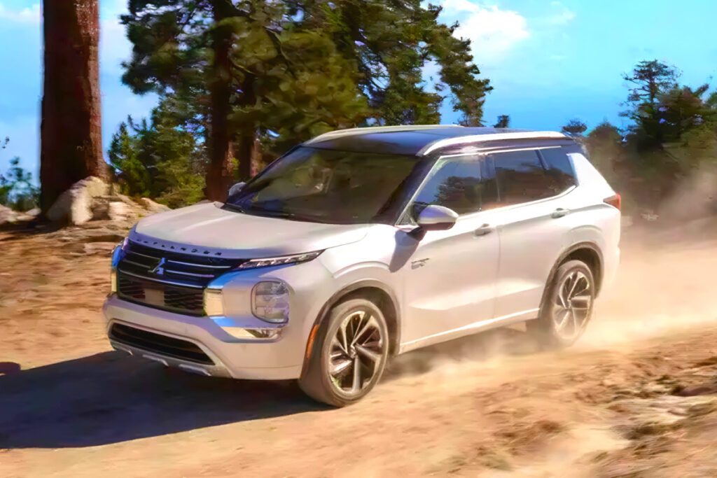 Mitsubishi-Unveils-New-Outlander-PHEV-6-1024x683.jpg