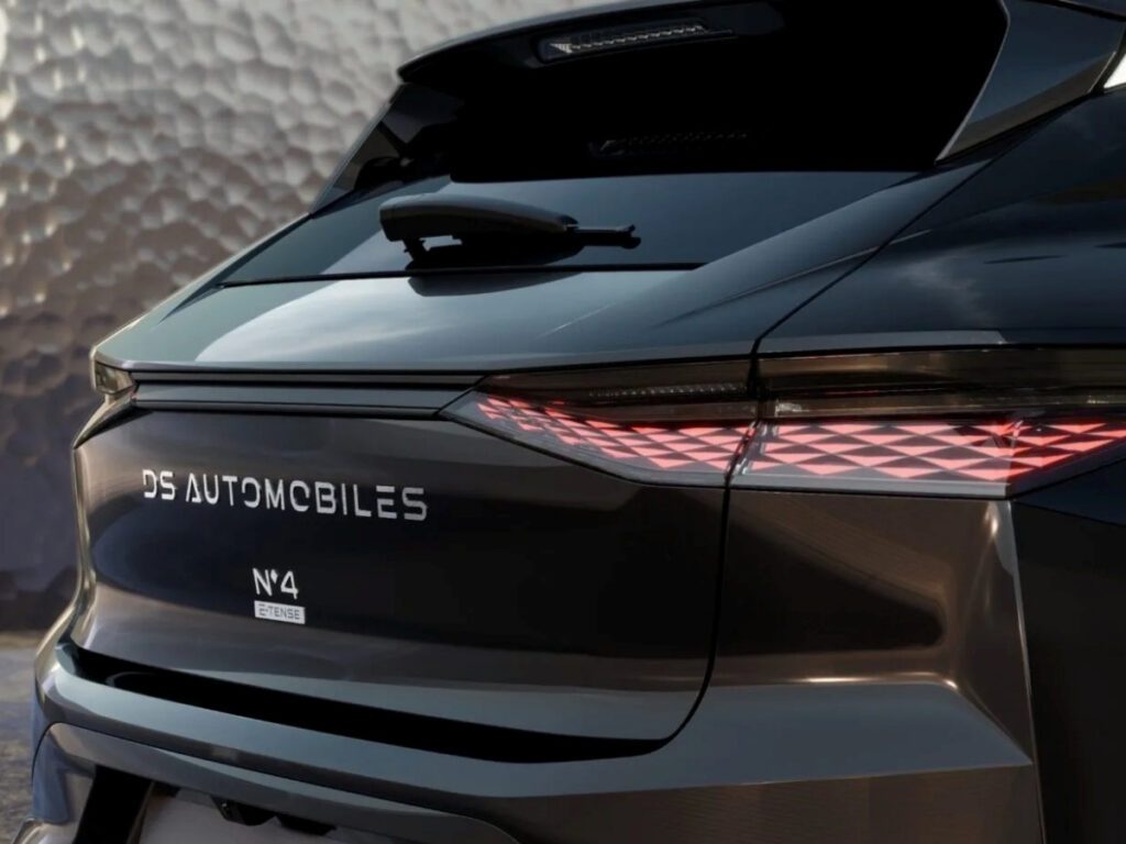 DS-Automobile-DS-N4-unveiled-5-1024x768.jpg