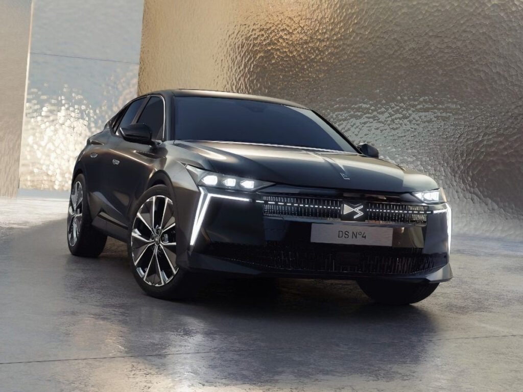 DS-Automobile-DS-N4-unveiled-2-1024x768.jpg