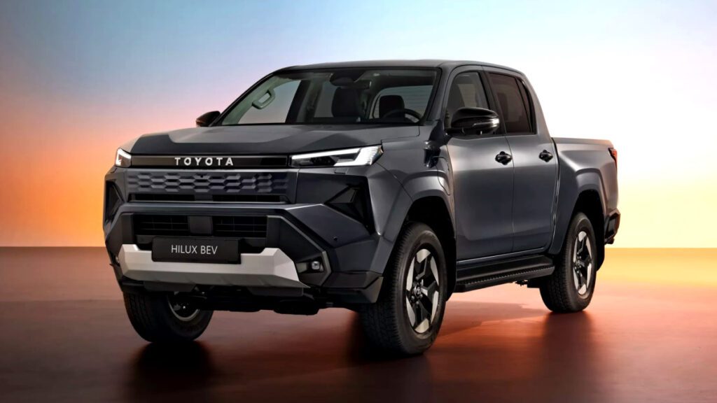 New-Hilux-unveiled2-1024x576.jpg