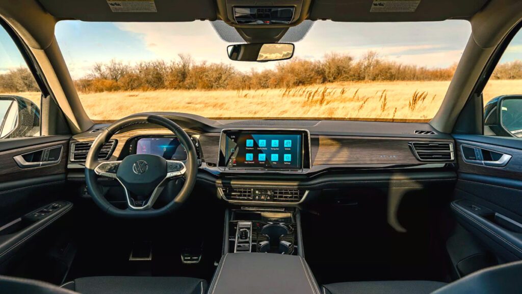 Volkswagen-Atlas-large-SUV-designed-practical-use-3-1024x576.jpg