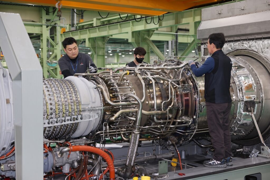 Hanwha-VCR-LNG-carrier-engine-4-1024x683.jpg