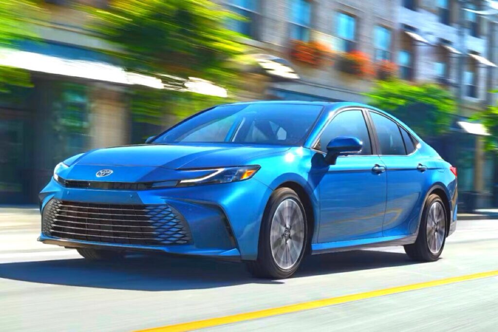 toyota-camry-hybrid-2025-2-1024x683.jpg