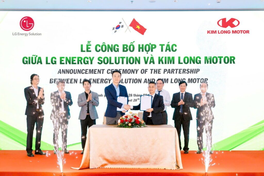 LG-Energy-Solution-Vietnam-partnership-5-1-1024x682.jpg