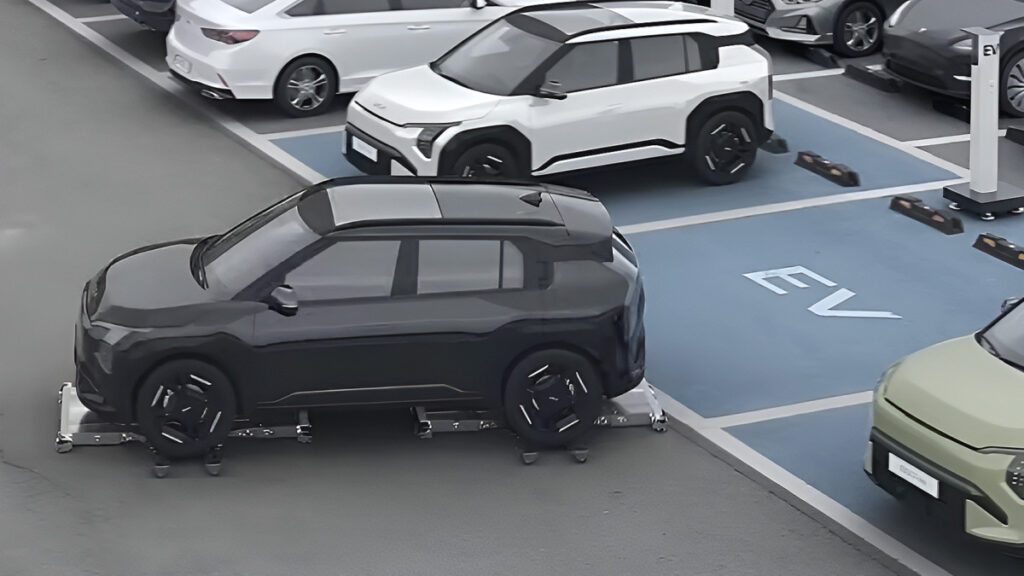Kia-Electric-Car-EV3-Valet-Parking-Video-Attention-Worldwide-2-1024x576.jpg