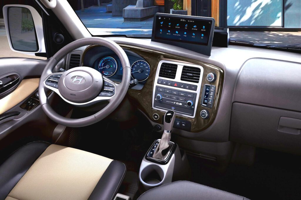 Hyundai-2025-Porter2-Electric-Launch-1024x683.jpg