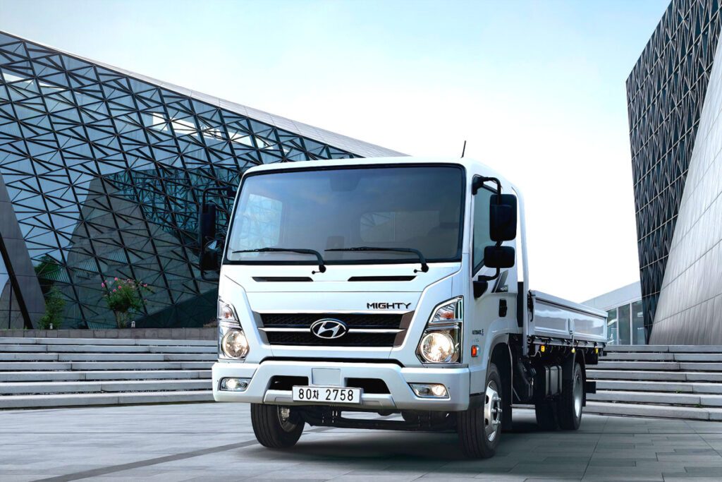 Hyundai-launches-2025-The-New-Mighty-6-1024x683.jpg