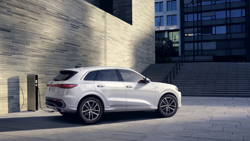 Audi-Q5-Hybrid-Unveiled-3-1024x576.jpg
