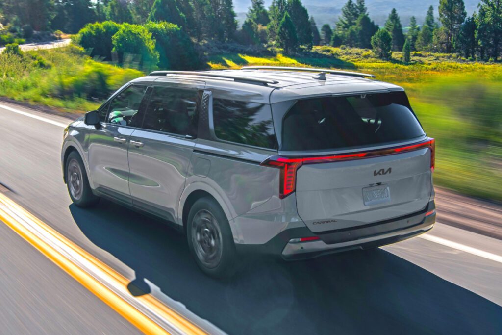 Kia-Carnival-breaks-sales-records-6-1024x683.jpg