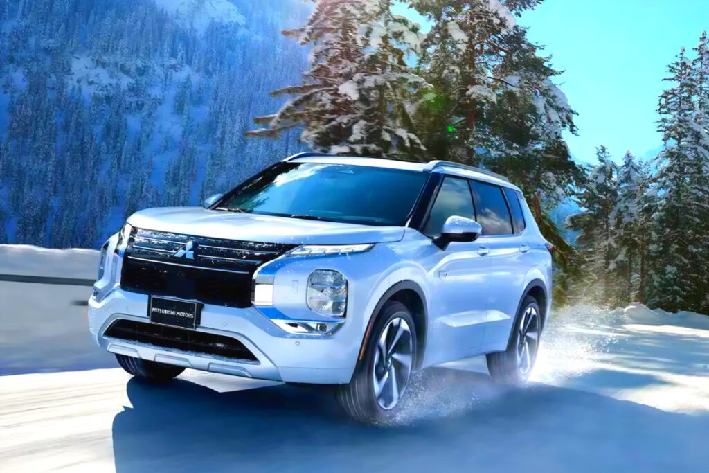 Mitsubishi-Unveils-New-Outlander-PHEV-2-1024x683.jpg