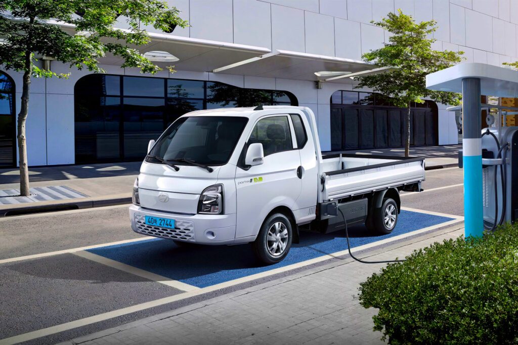 Hyundai-2025-Porter2-Electric-Launch-2-1024x683.jpg