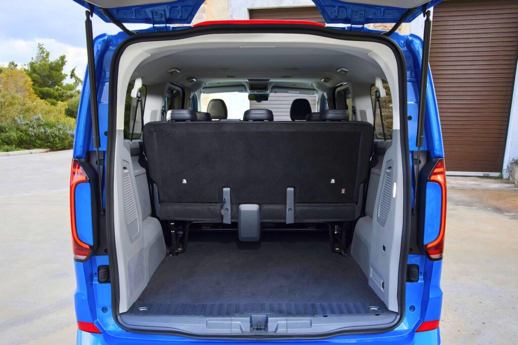 Volkswagen-New-Transporter-Caravelle-7-1024x683.jpg