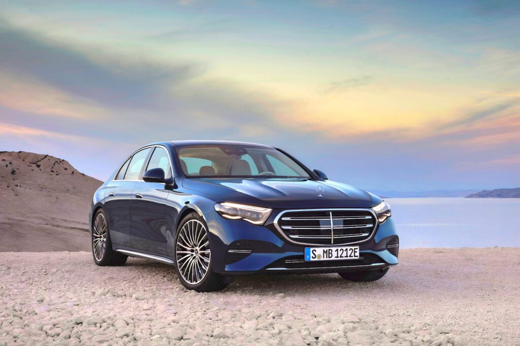 Benz-unveils-new-E-Class-PHEV-3-1024x683.jpg