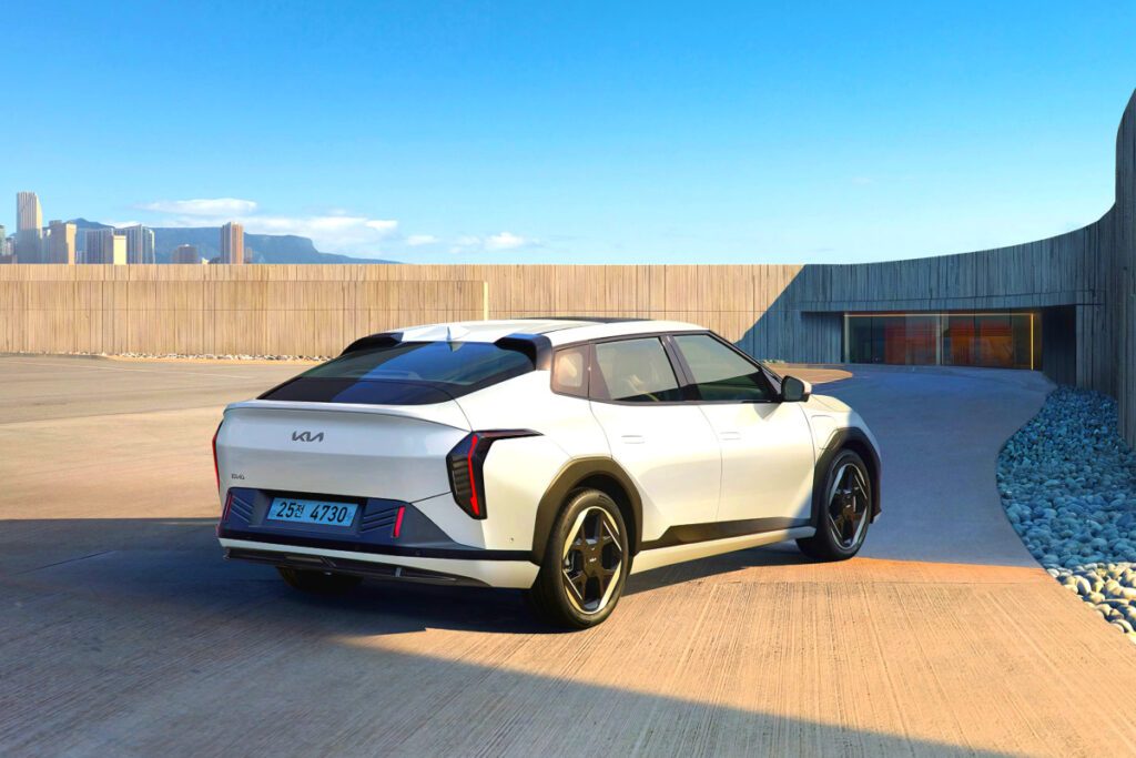 Kia-EV4-contracts-open-6-1024x683.jpg