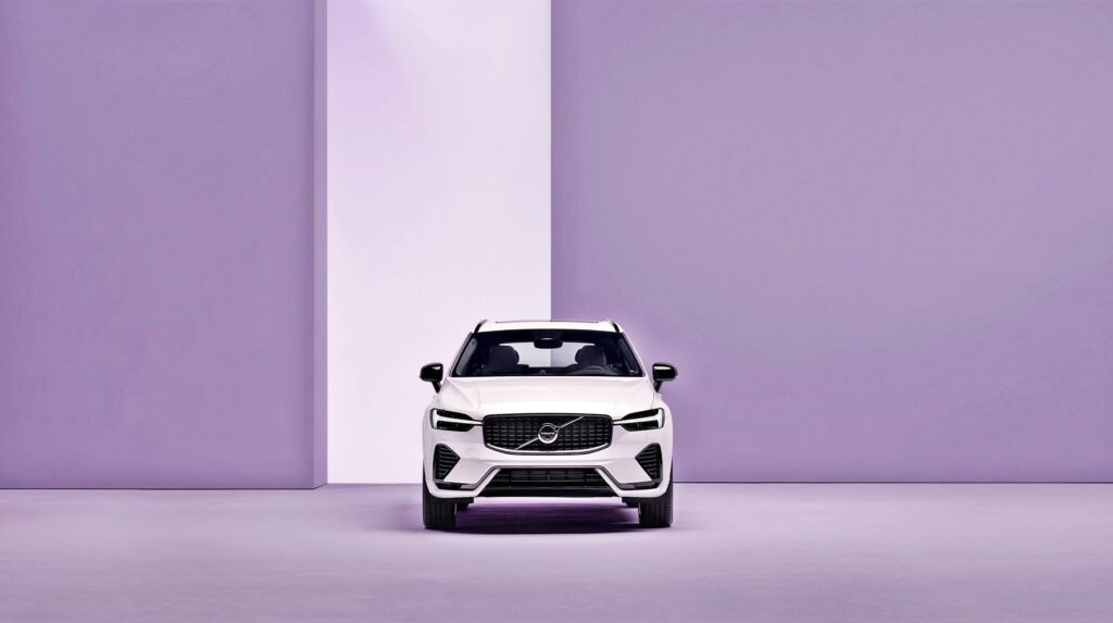 Volvo-XC60-Brands-Biggest-Sales-Record005-1024x573.jpg