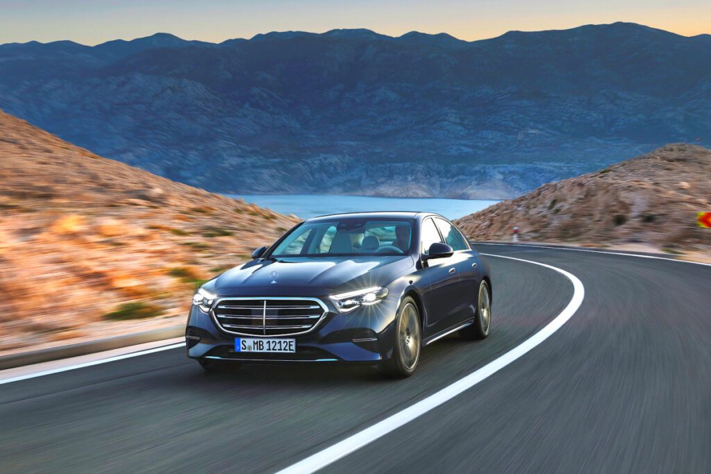 Benz-unveils-new-E-Class-PHEV-2-1024x683.jpg