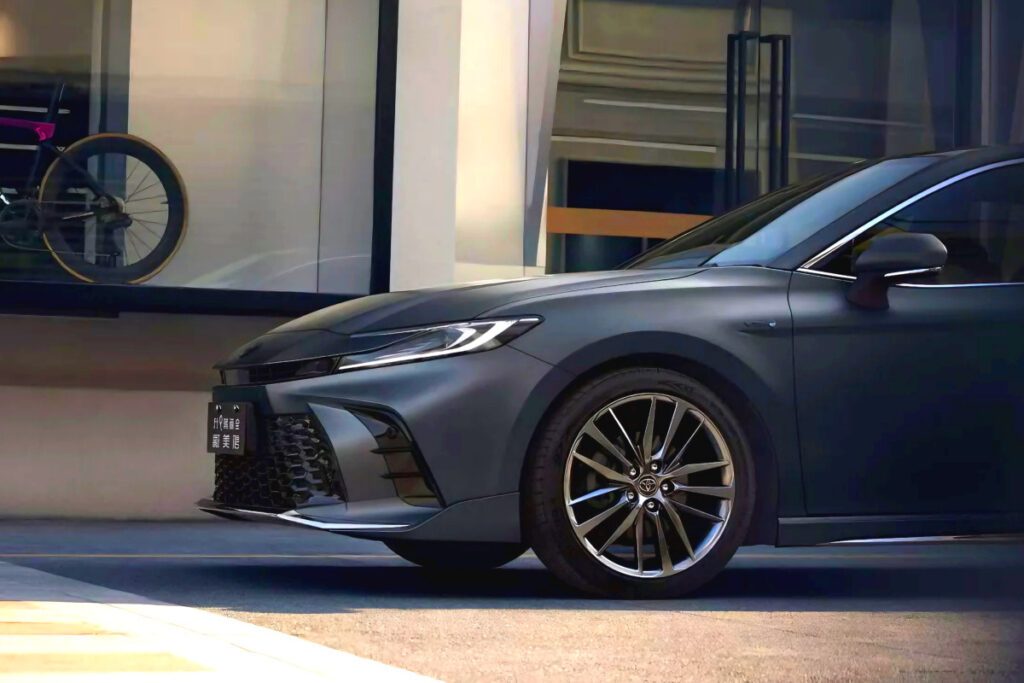 Toyota-Camry-Glorious-Edition-1024x683.jpg