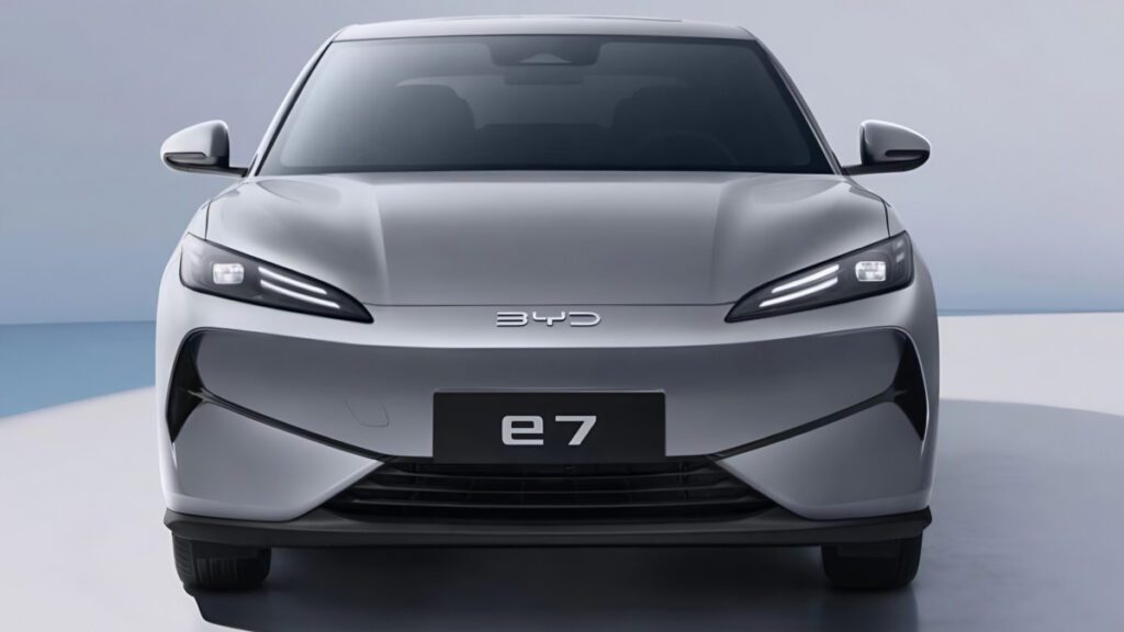 BYD-mid-size-sedan-e7-launched-5-1024x576.jpg